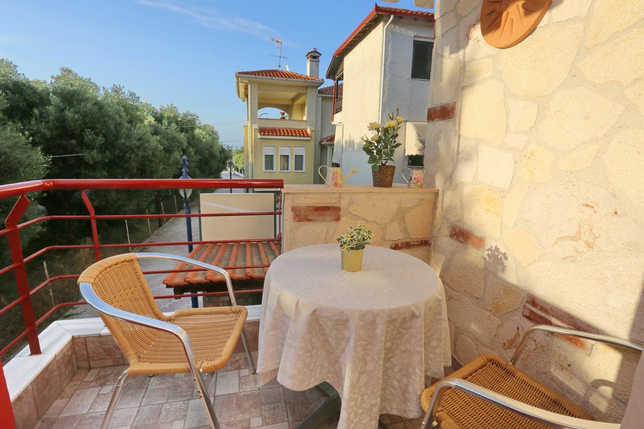 Katerina Apartments Pefkochori Bagian luar foto